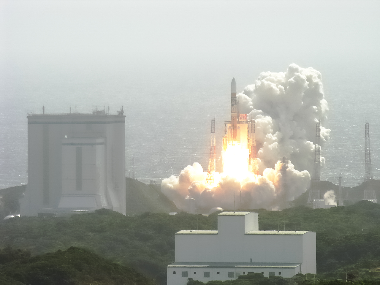 Start einer H2A-Trägerrakete im Tanegashima Space Center.