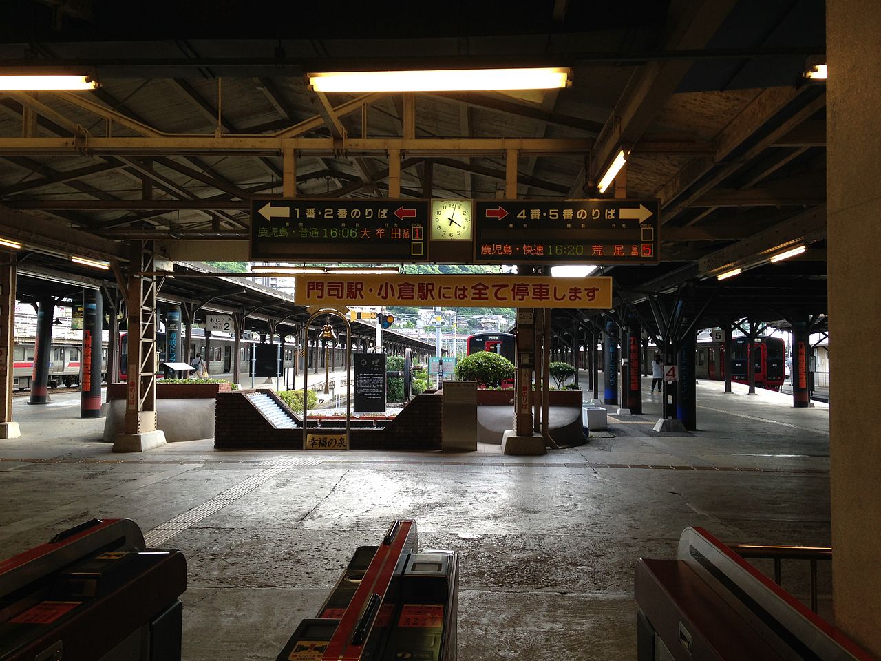 Als wäre die Zeit stehen geblieben: Das Innere des Bahnhofs Mojiko.