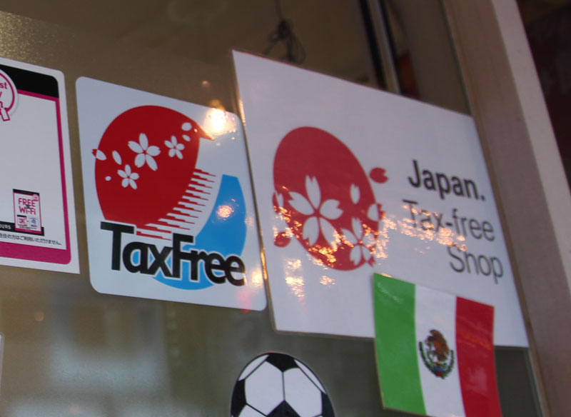 Ein Laden in Ginza mit dem Tax-Free-Label.