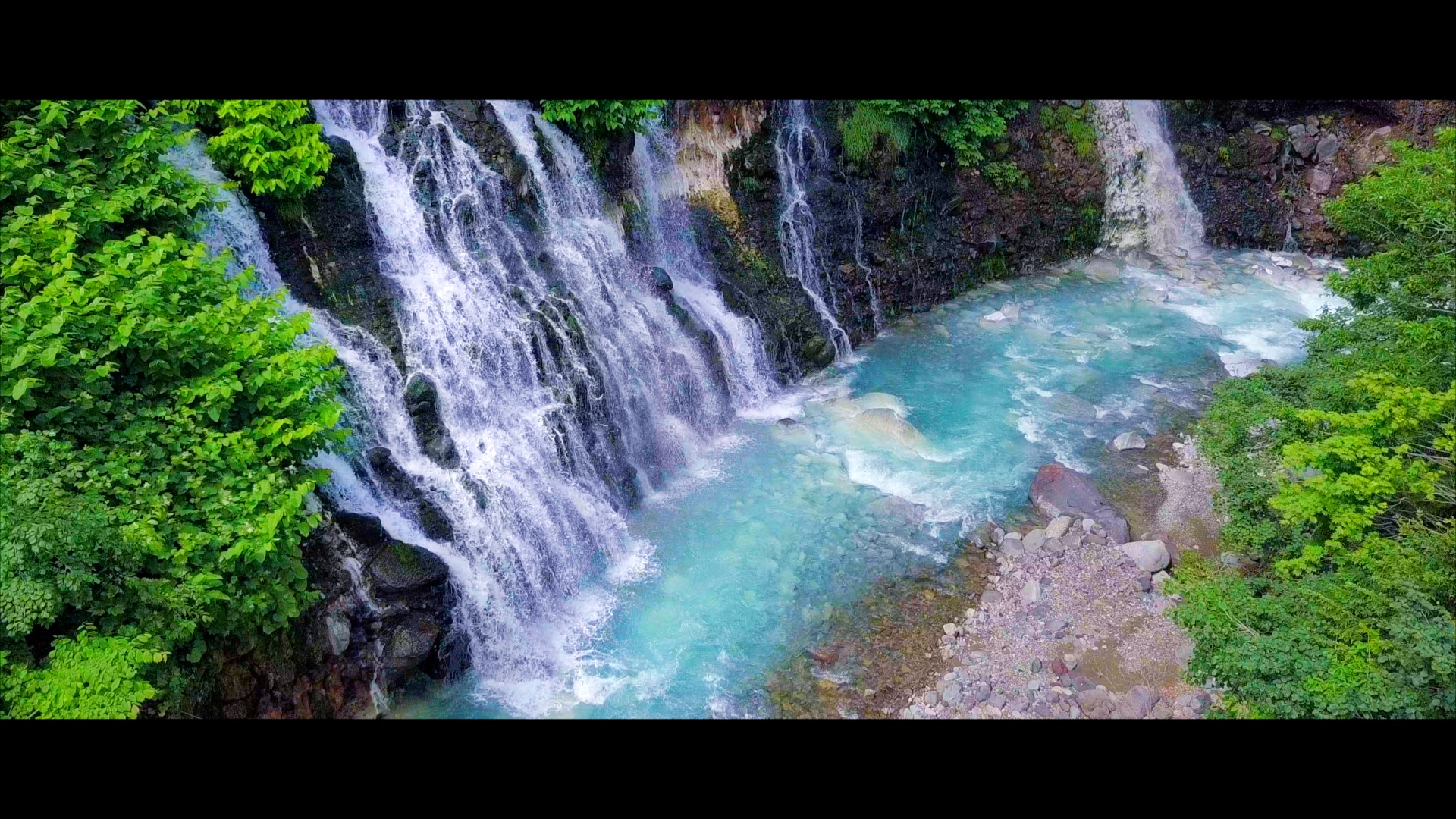 Der Shirahige-Wasserfall.