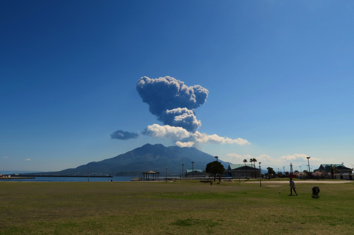 Ein Vulkan der Warnstufe 3: Der Sakurajima.