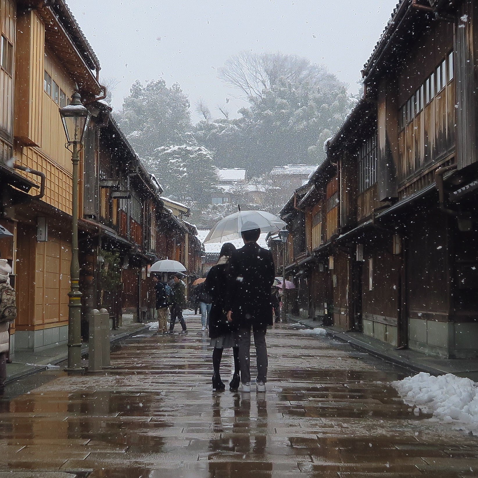 Das Teehausviertel Higashi-Chayagai im Winter.