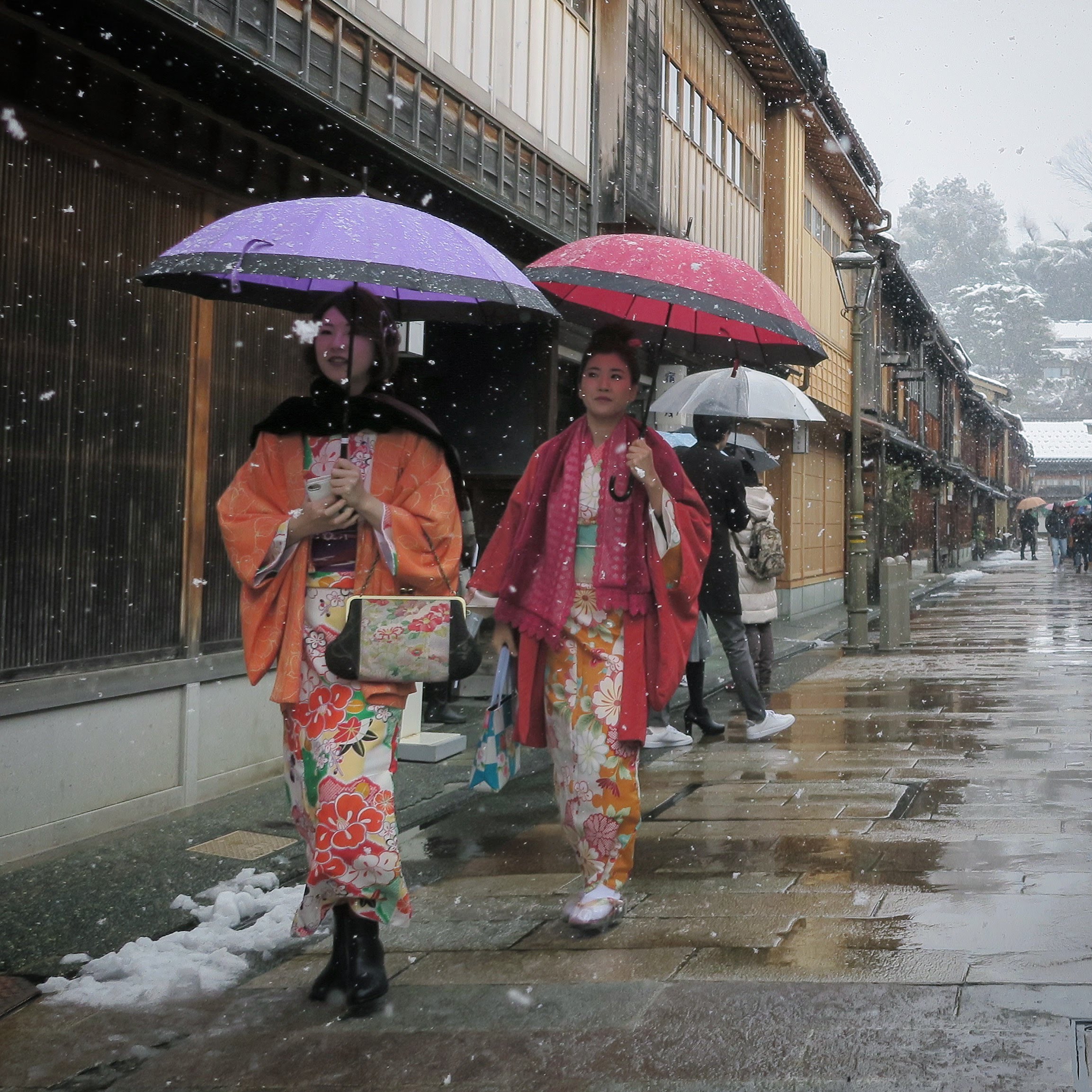 Eleganz im Winter: Im Teehausviertel Higashi-Chayagai.