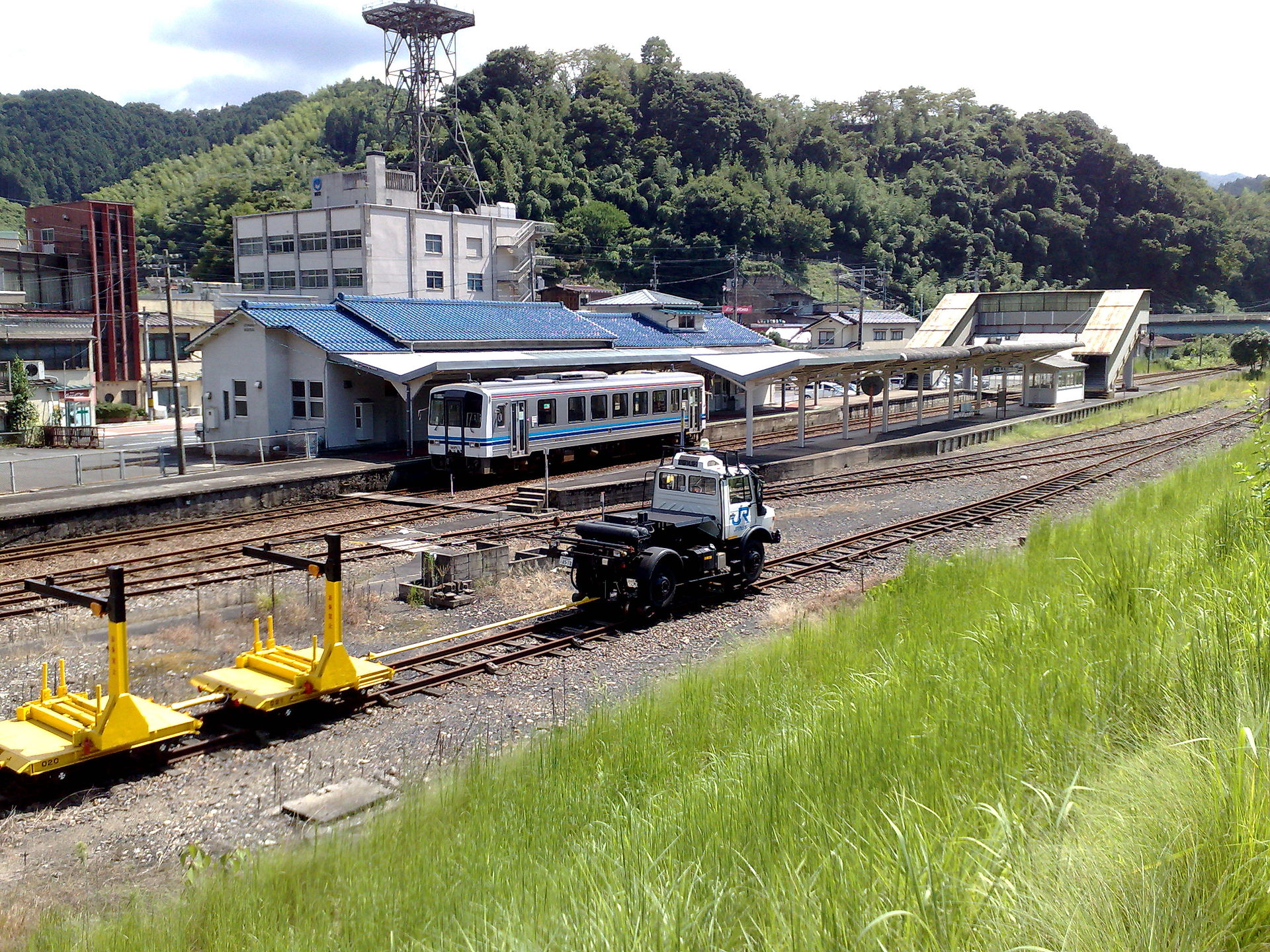 Der Bahnhof Iwami-Kawamoto auf der Sankō-Linie.