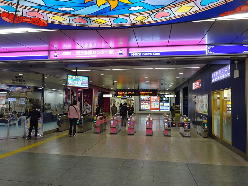 Keio Tama Center: Ein Bahnhof im Kitty-Stil.