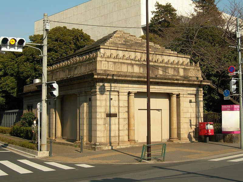 Das Sta­ti­ons­ge­bäu­de blieb 21 Jah­re lang geschlossen.