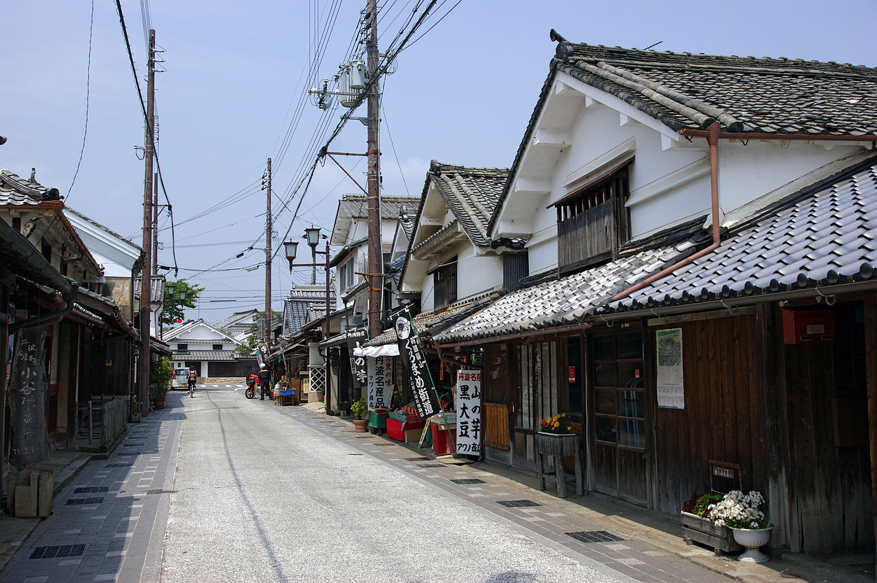 Das historische Kawaramachi-Viertel von Tamba-Sasayama.
