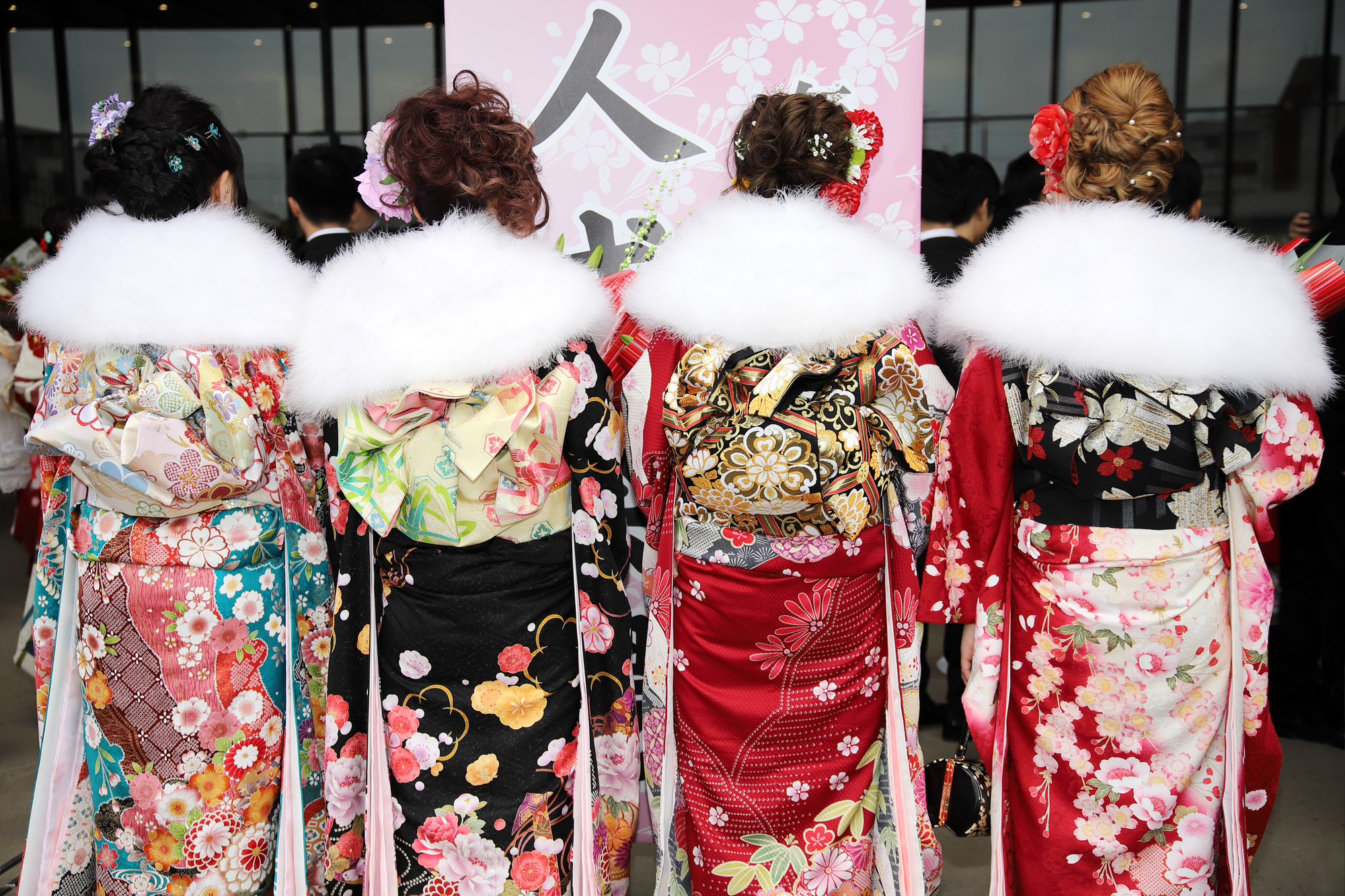 Die Frauen tragen dann traditionell Kimono.