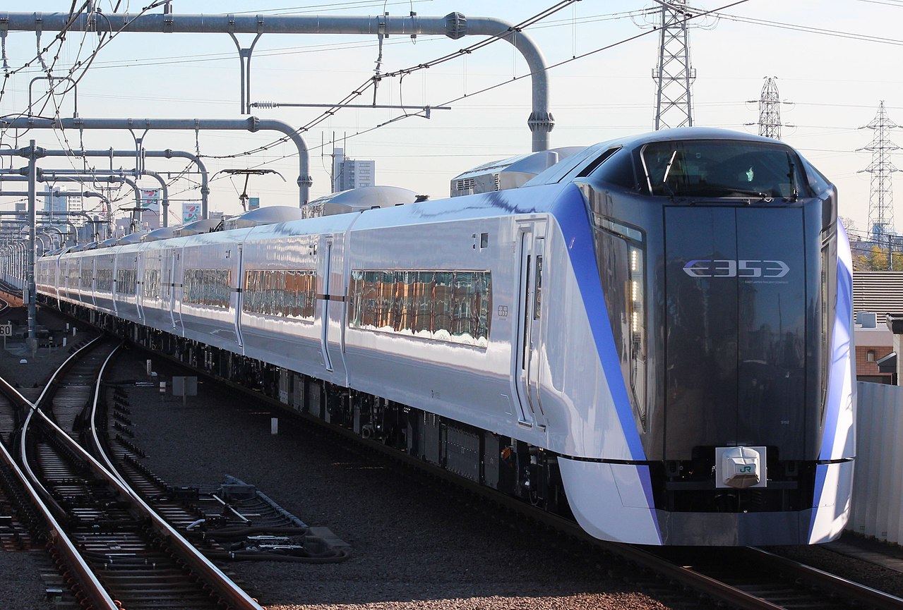 Ein Limi­ted-Express-Zug der Bau­rei­he E353 wird zum Ein­satz kommen.