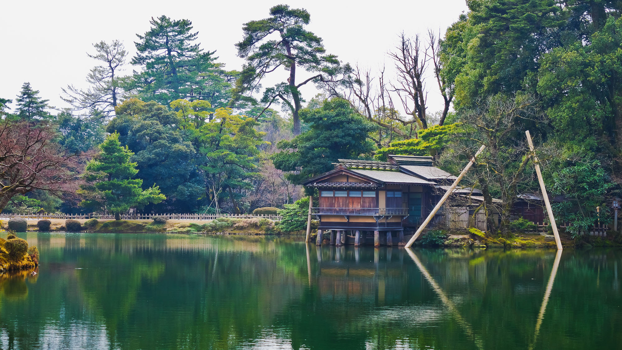 Japan pflegt eine besondere Liebe zur Natur: Der Garten Kenrokuen in Kanazawa.