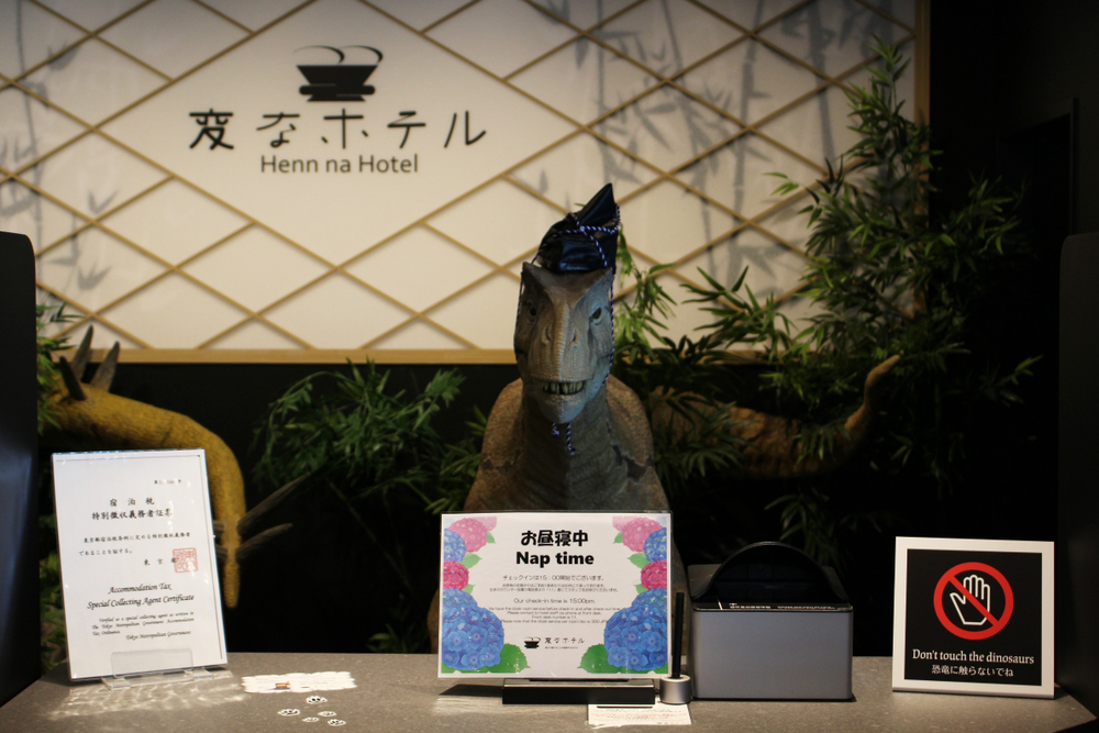 Ein Roboter in einem Henn-na-Hotel in Tokio.