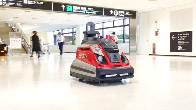 Ein Roboter auf Patrouille im Flughafen Narita.