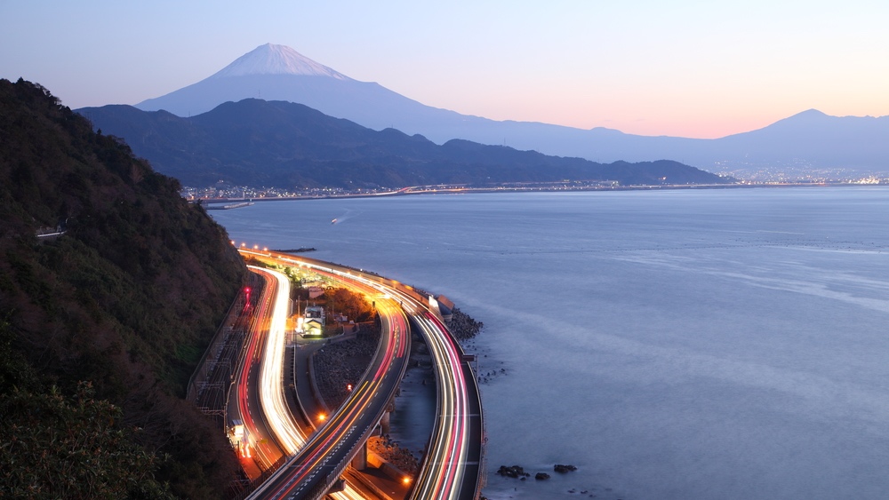 Blick auf den Fuji: Der Tom­ei-Express­way in Shizuoka.