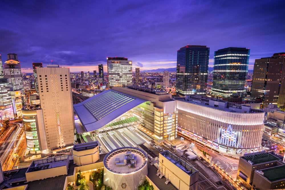Der Bahnhof Osaka von Betreiber *JR West* ist seit dem Umbau eine Sehenswürdigkeit.
