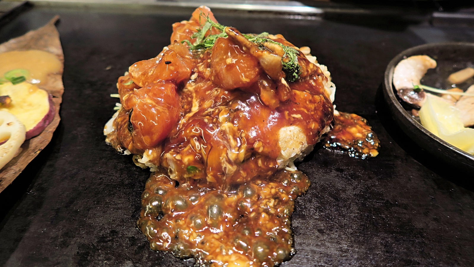Ein Toma­ten-Oko­no­miya­ki im Kyo-Chabana.