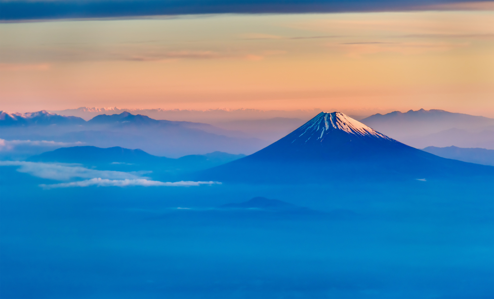 Morgenröte über dem Fuji.
