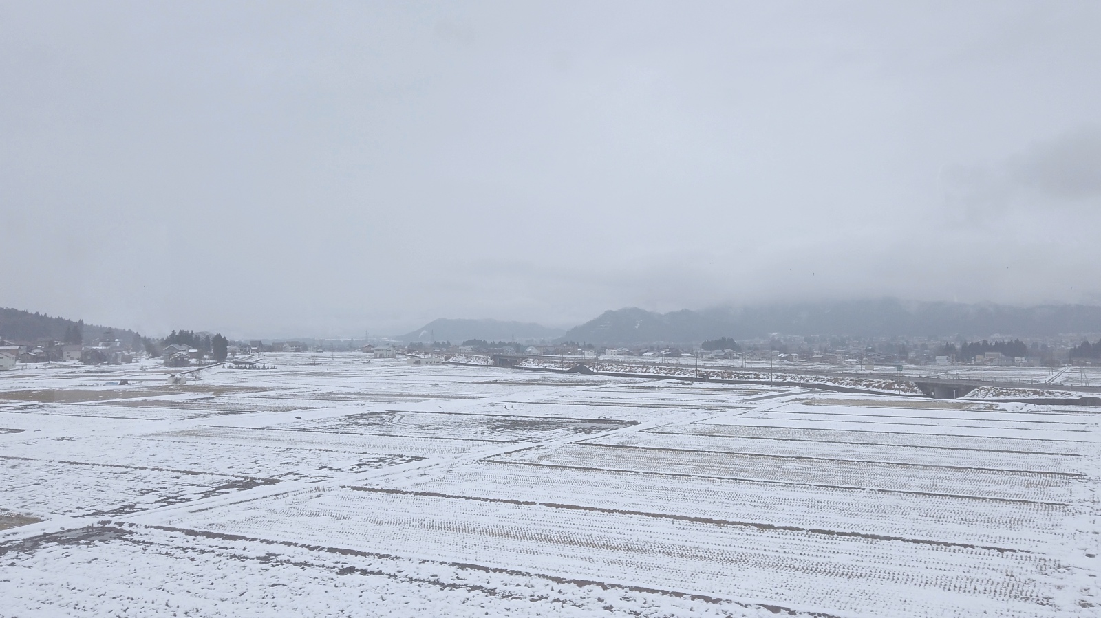Winter in den Bergen von Niigata.