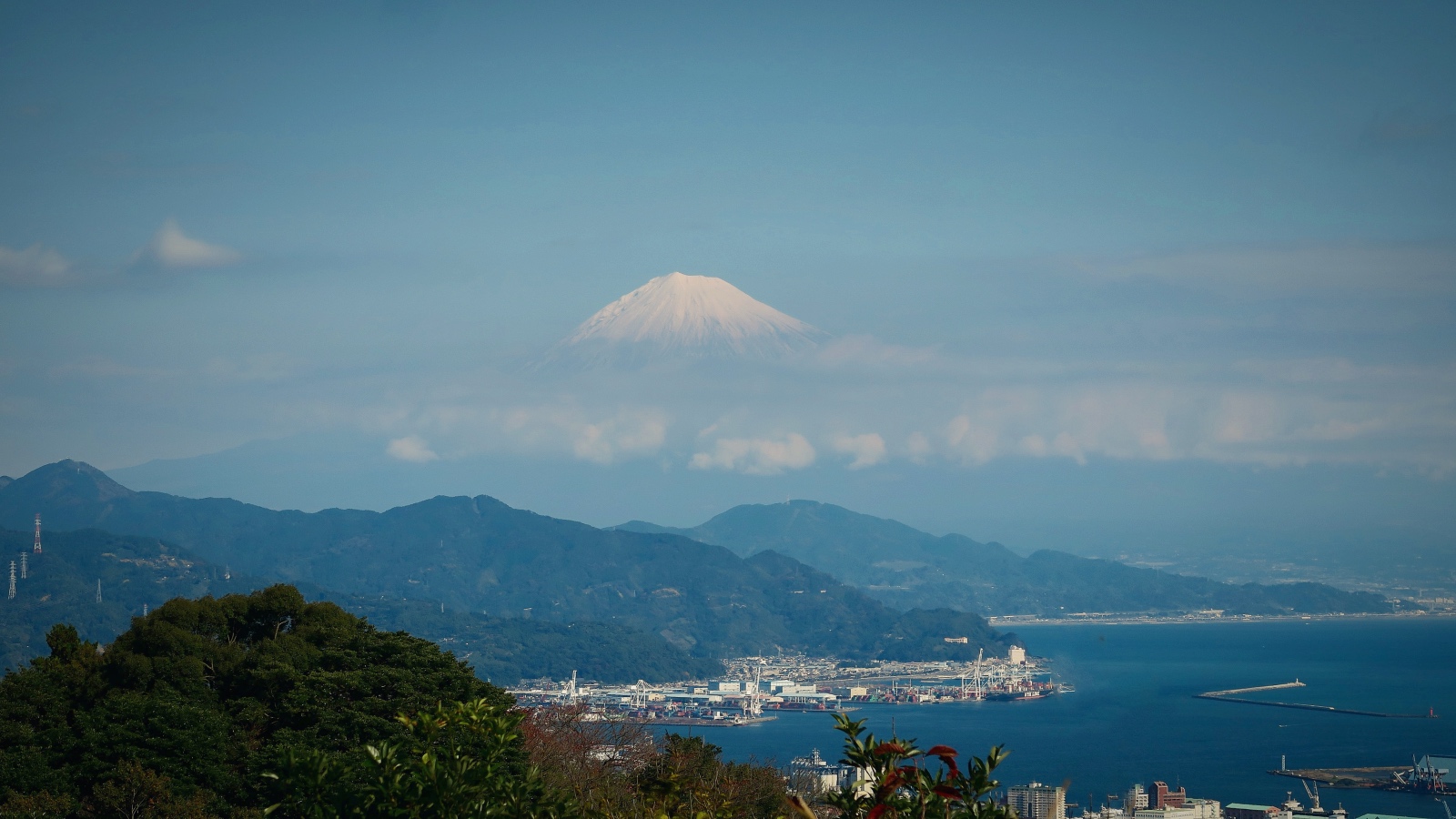 Das Nihondaira-Plateau bietet eine freie Sicht auf den Fuji.