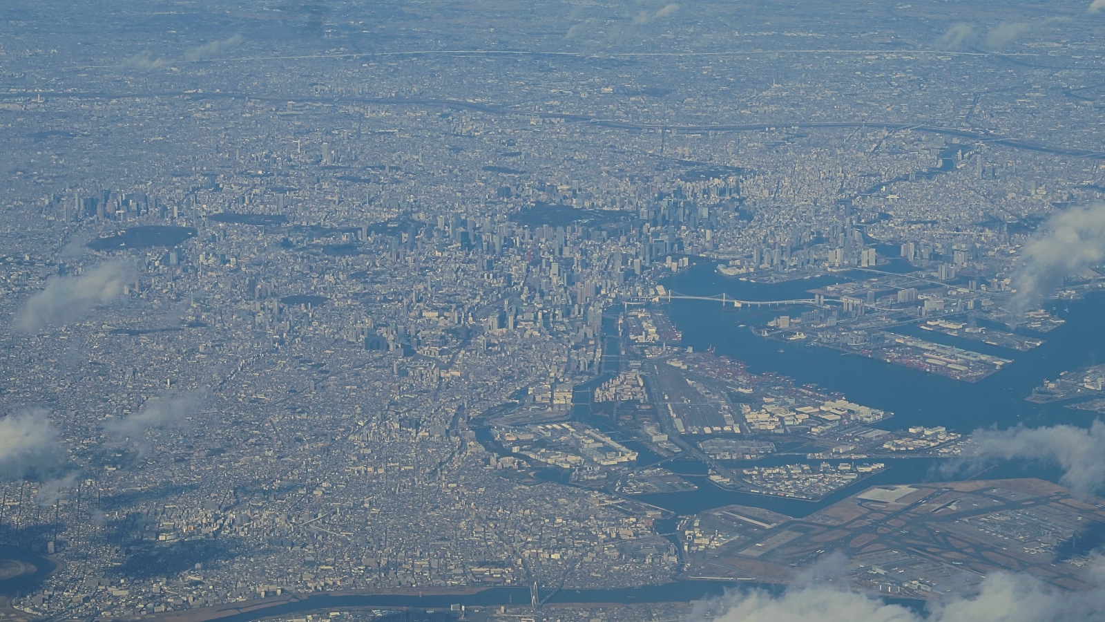 Schon heute hat man bei vielen Flügen von und nach Haneda eine schöne Aussicht auf Tokio.