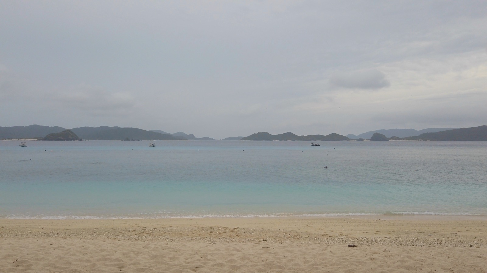 Die perfekte Ruhe: Nishibama-Beach auf der Kerama-Insel Aka.