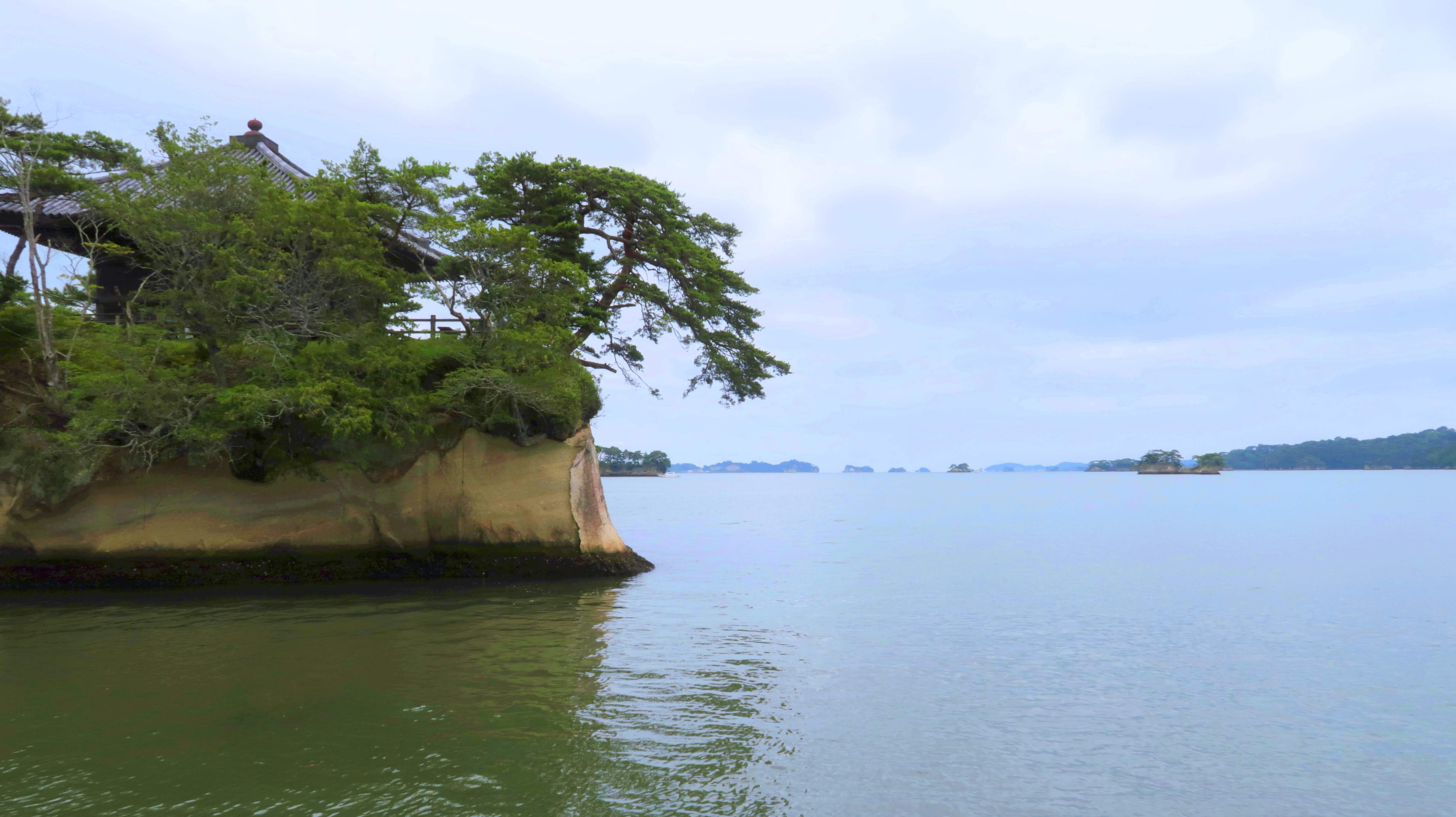 Blick vom Festland auf die Bucht von Matsushima.