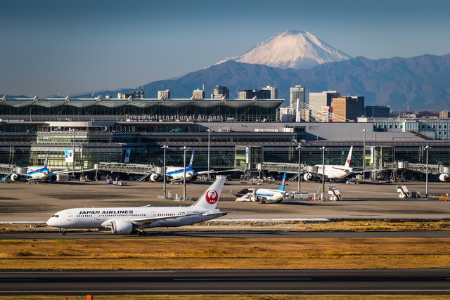 Bald kön­nen die Japa­ner wie­der in die EU flie­gen. Der Flug­ha­fen Hane­da in Japan.