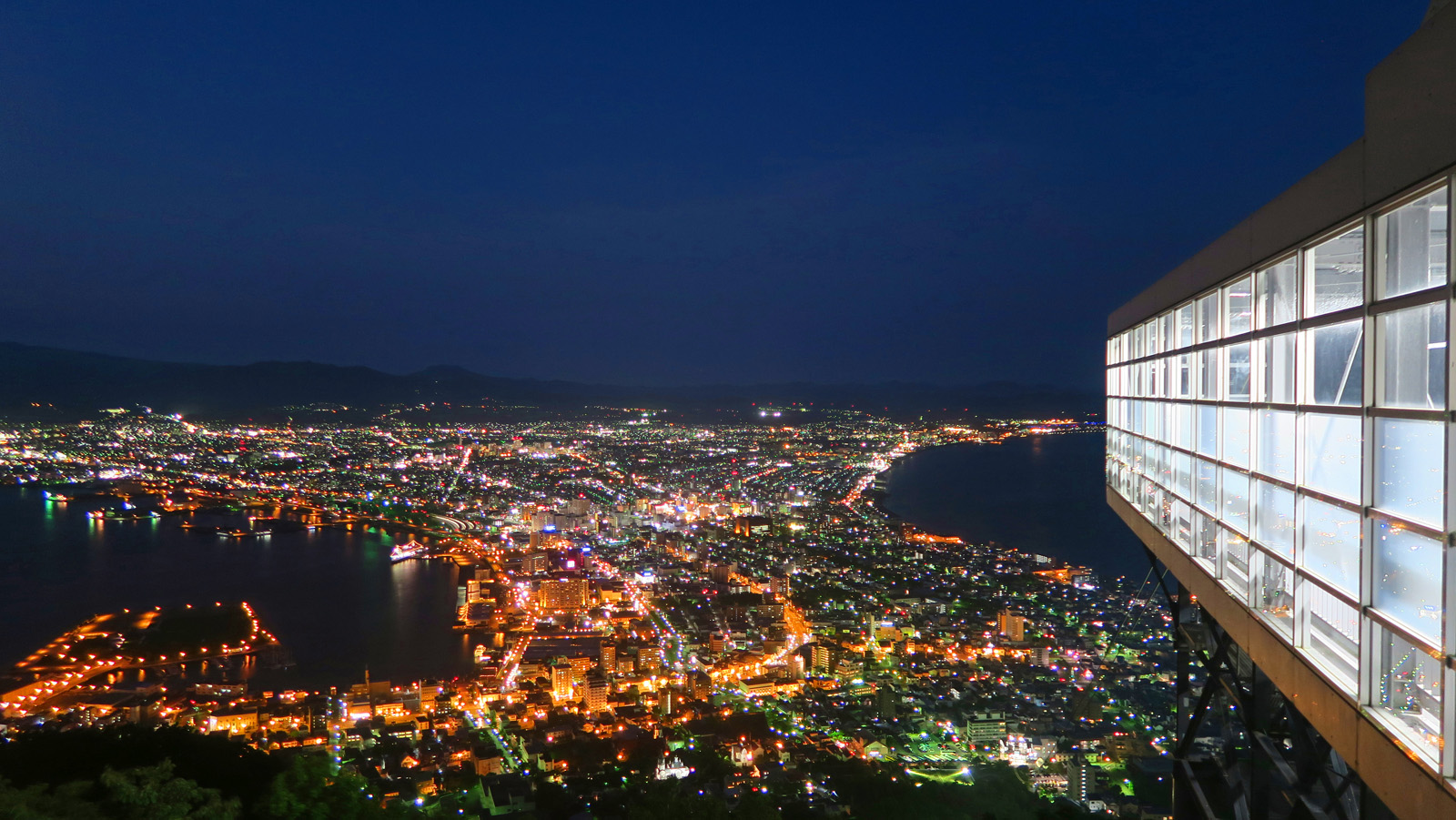 Die berühmte Aussicht vom Hausberg Hakodateyama.