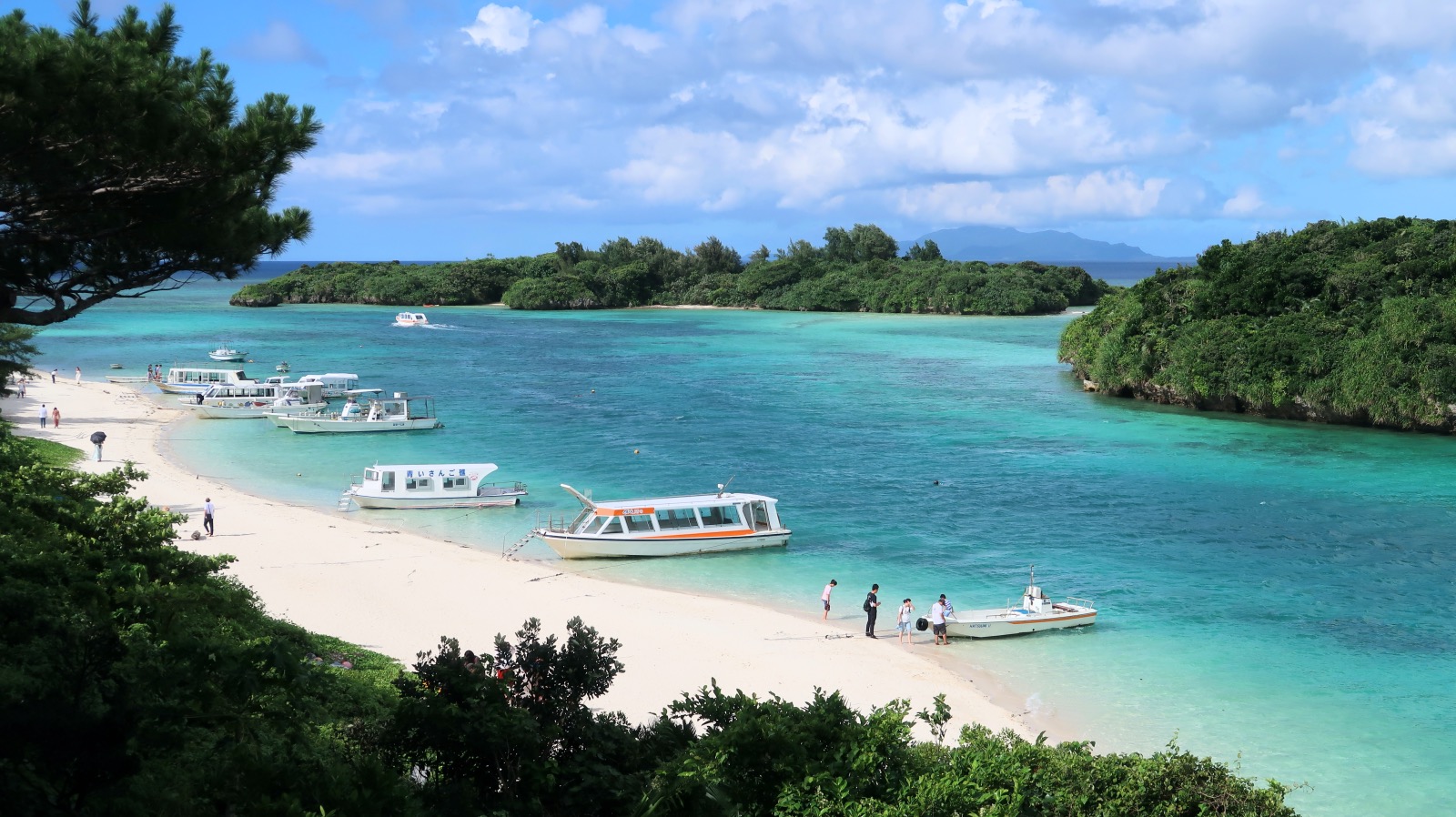 Ein beliebtes Sommerurlaubsziel: Kabira Bay auf der Insel Ishigaki.