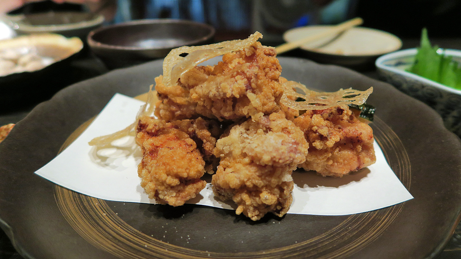 Die Speise Karaage existierte schon vor der Einführung von Fried Chicken in Japan.