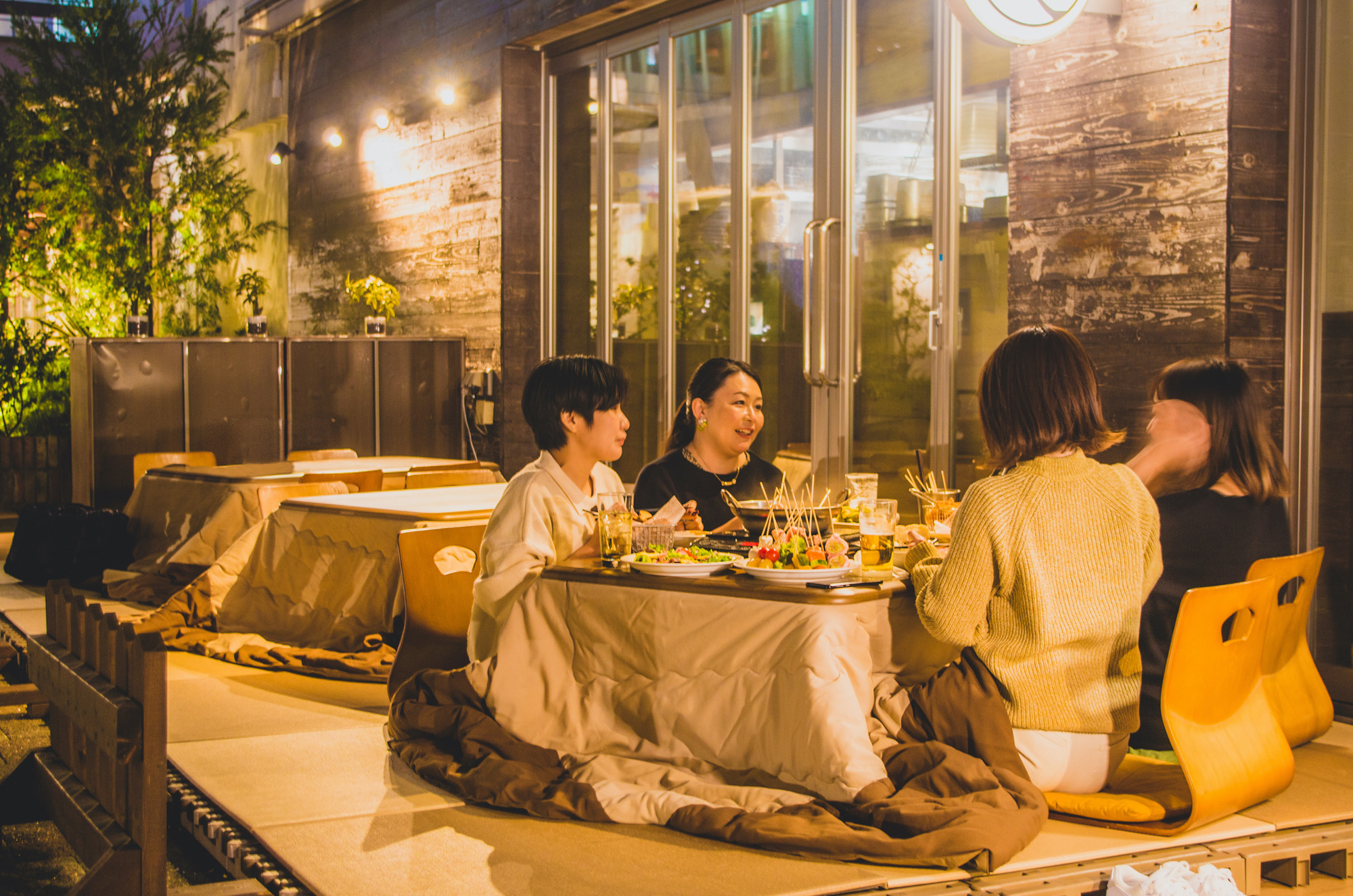 Die Kotatsu-Terrasse im kawara CAFE&DINING in Tokio.