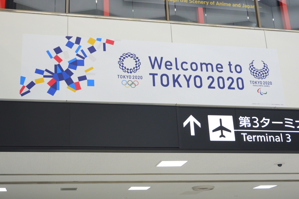 «Wel­co­me to Tokyo 2020» im Flug­ha­fen Nari­ta.