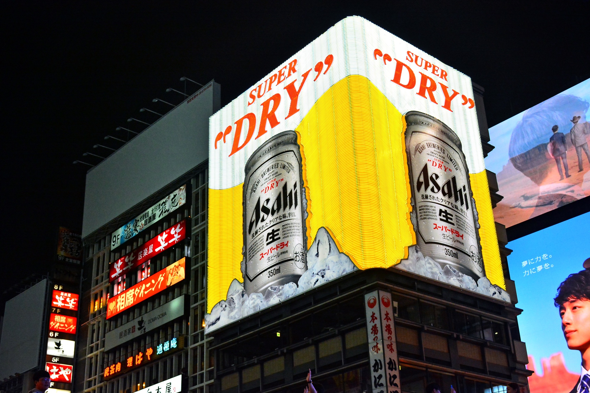 Die "Asahi Super Dry"-Werbung in Dotombori in Osaka.