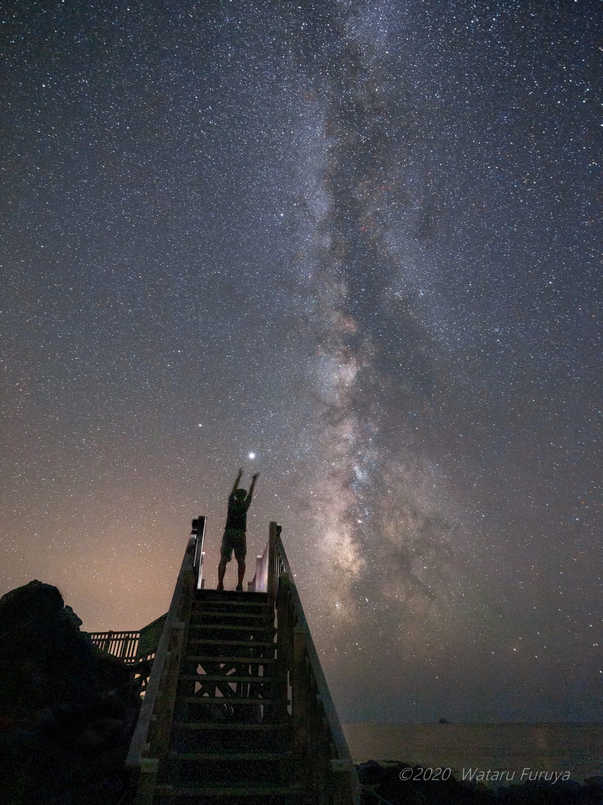 Freier Blick auf die Milchstrasse: Der nächtliche Sternenhimmel von Kozushima.