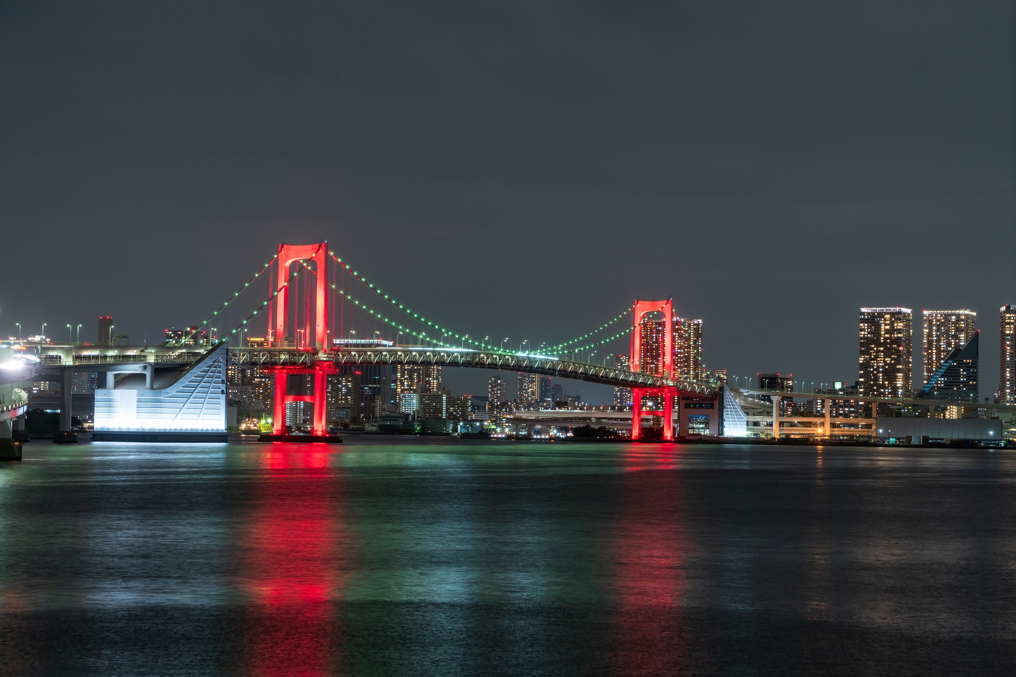 Alarmstufe rot: Die Rainbow-Bridge in Tokio (Archivbild).
