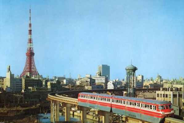 Der Tokyo Tower und die Monorail.