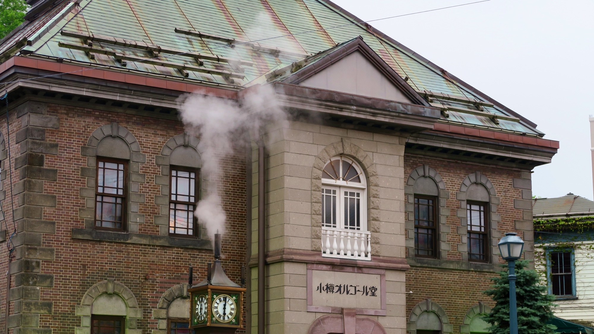 Die Dampfuhr in Otaru vor dem Otaru Music Box Museum.