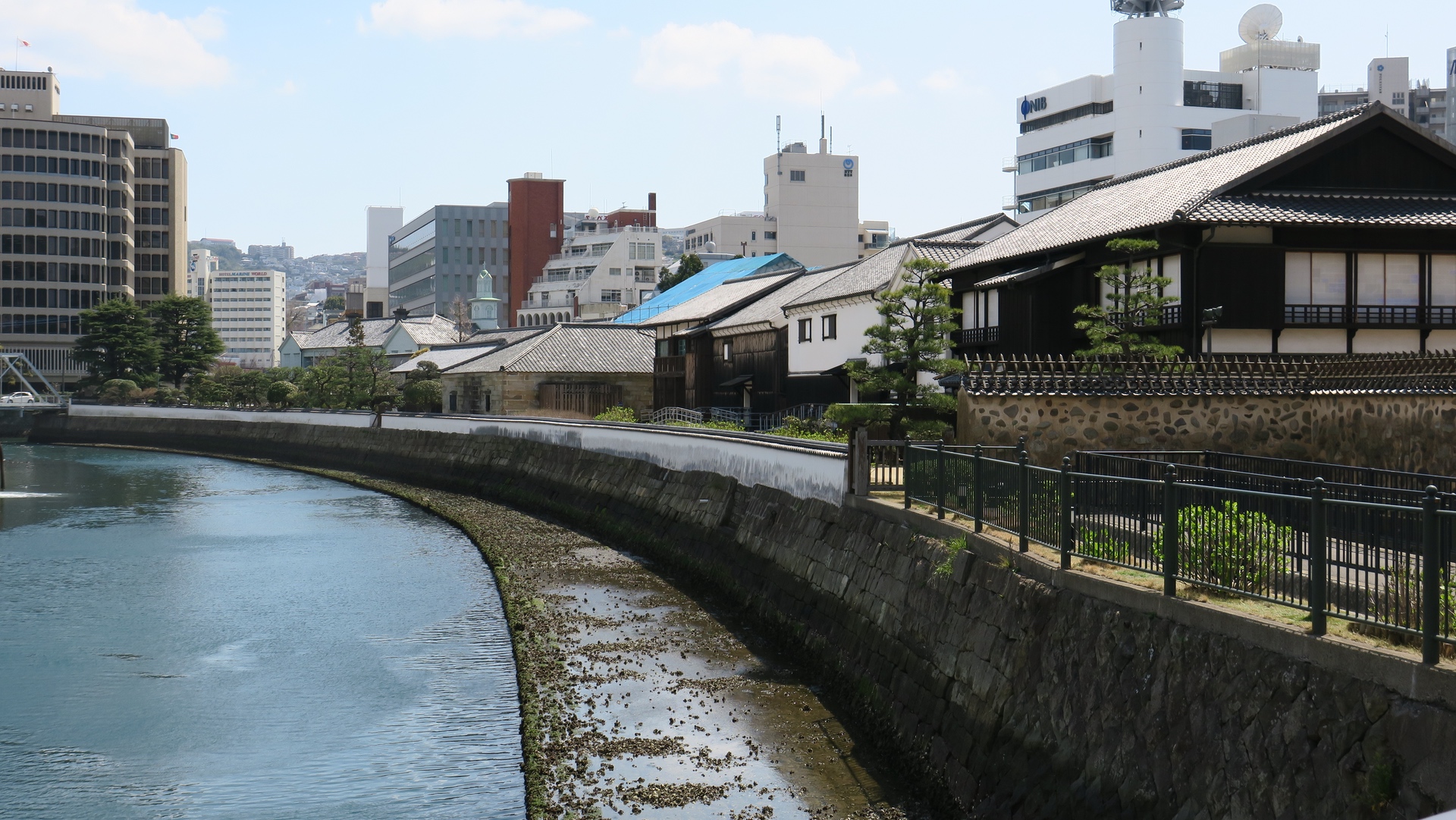 Dejima im Jahr 2016 vor dem Bau der neuen Eingangsbrücke.