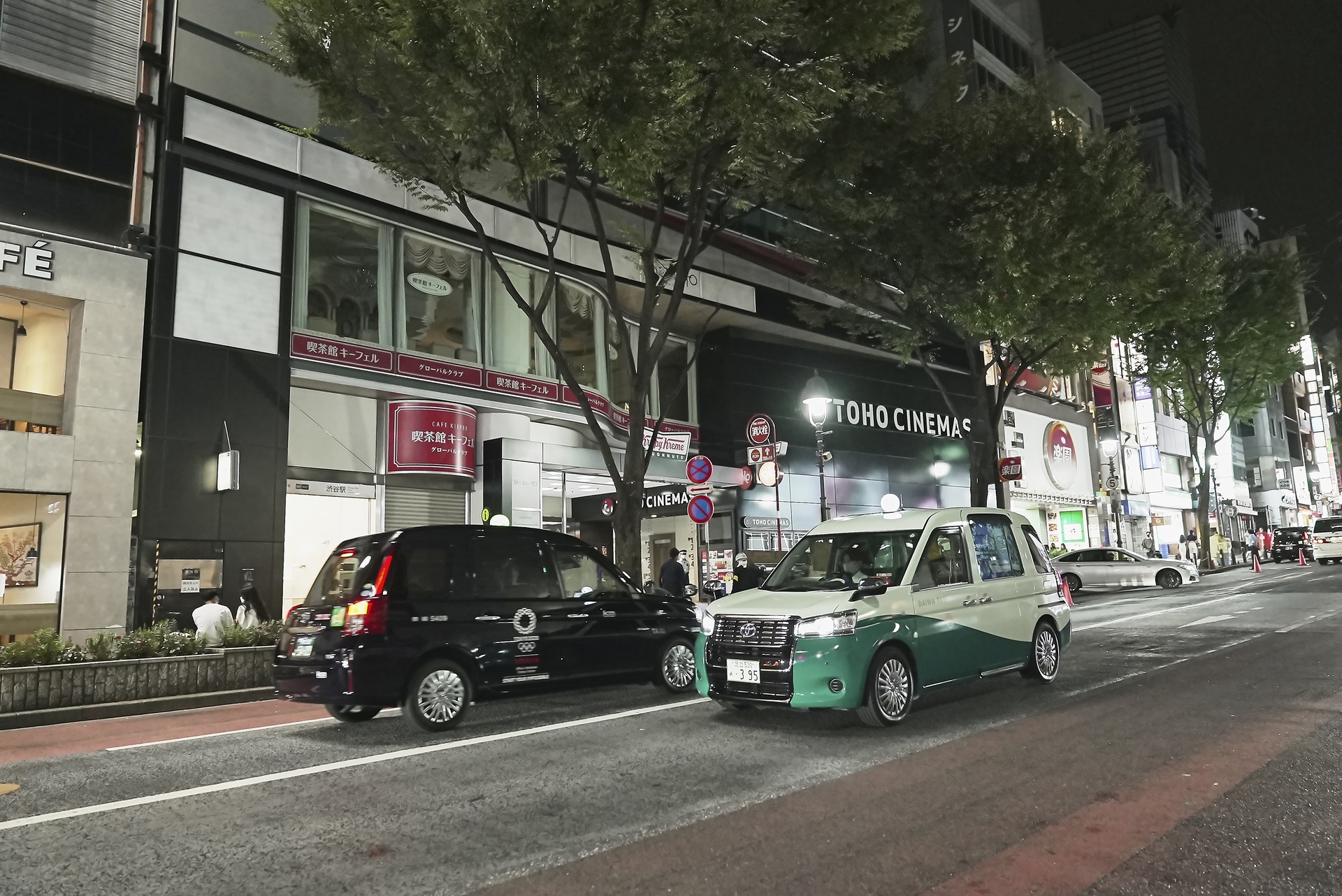 Das "Neochiru Taxi" unterwegs in der Nacht.