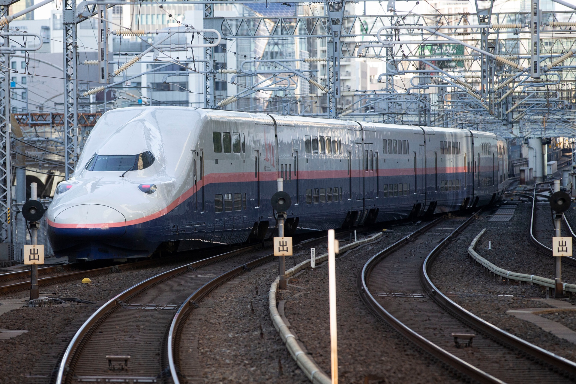 Ein Gigant: Der zweistöckige Shinkansen der Baureihe E4.