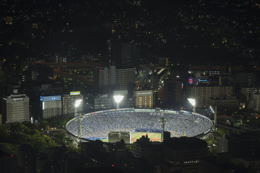 Ein Archiv­bild vom Baseball-Sta­di­on in Yoko­ha­ma. Nun darf es wieder zur Hälfte gefüllt werden.