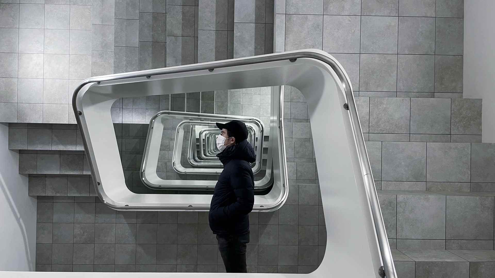 Das "Infinite Staircase" von Leandro Erlich.