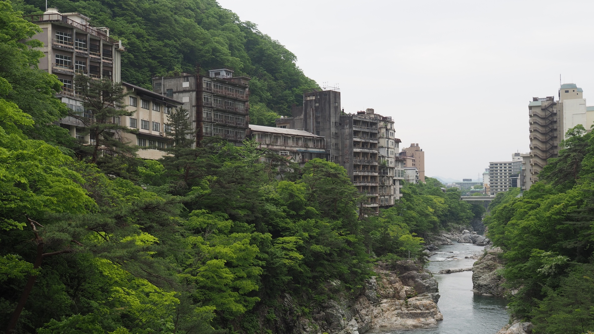 Hotelruinen im Badeort Kinugawa-Onsen in der Präfektur Tochigi.