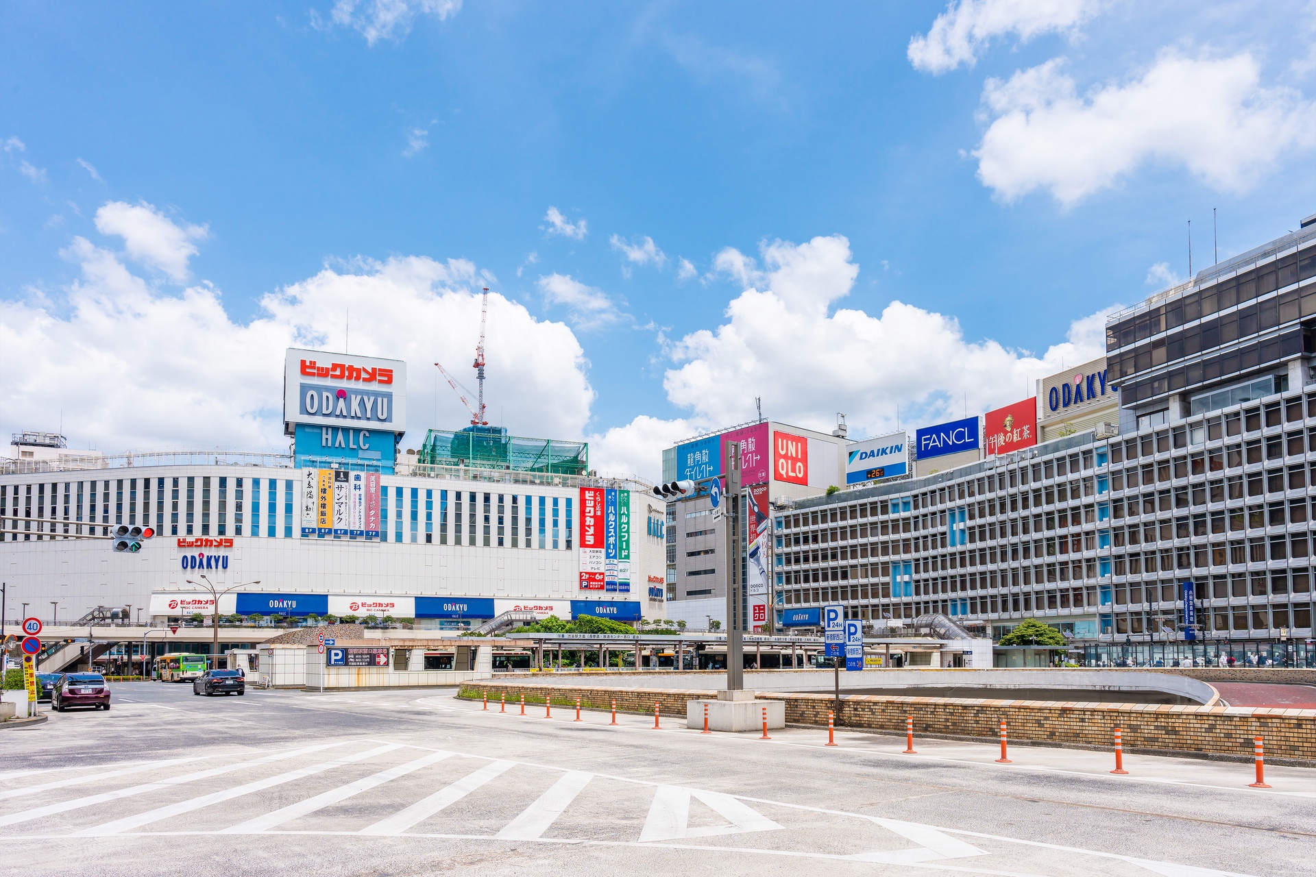 Das Odakyu-Kaufhaus rechts wird im Oktober 2022 abgerissen.