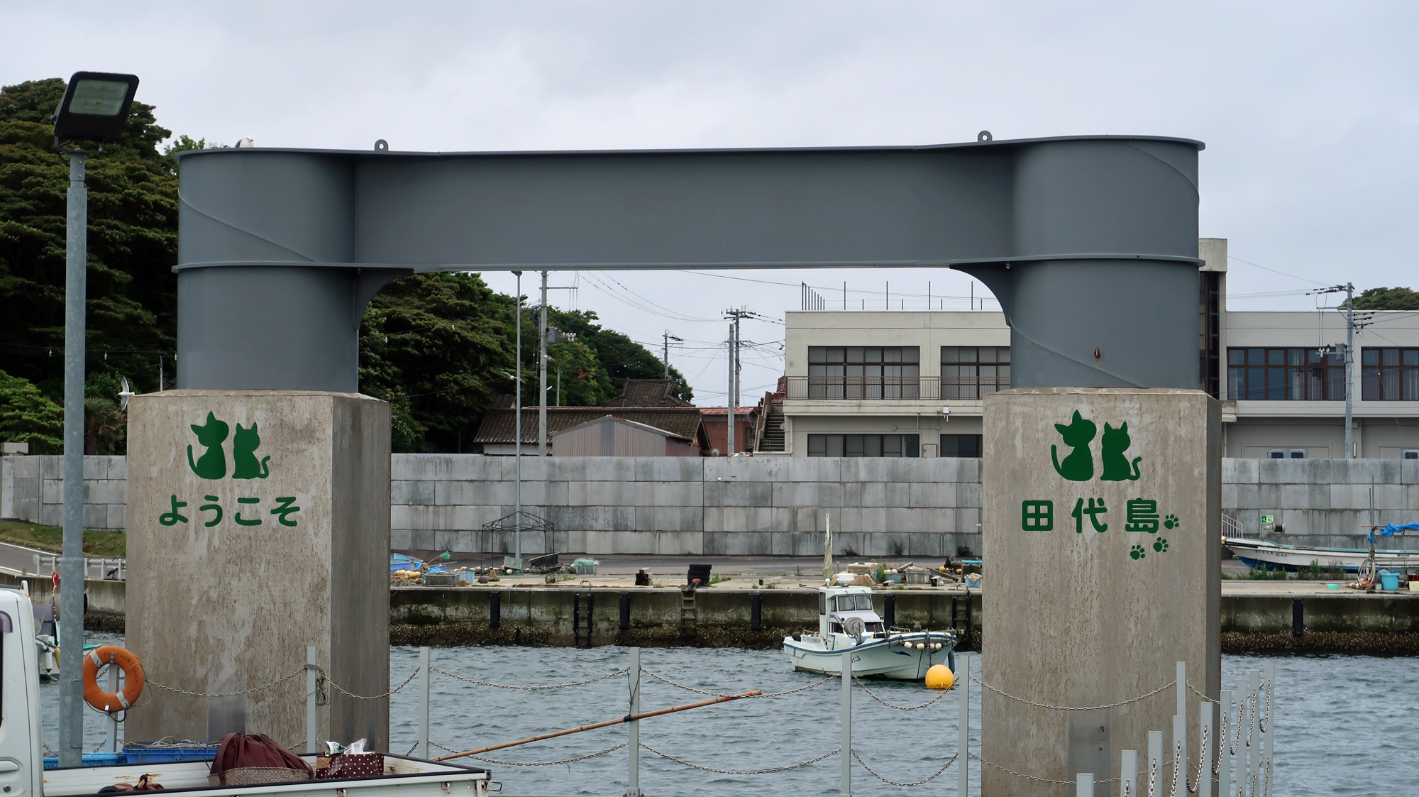 Am Hafen in Tas­hiro­ji­ma.