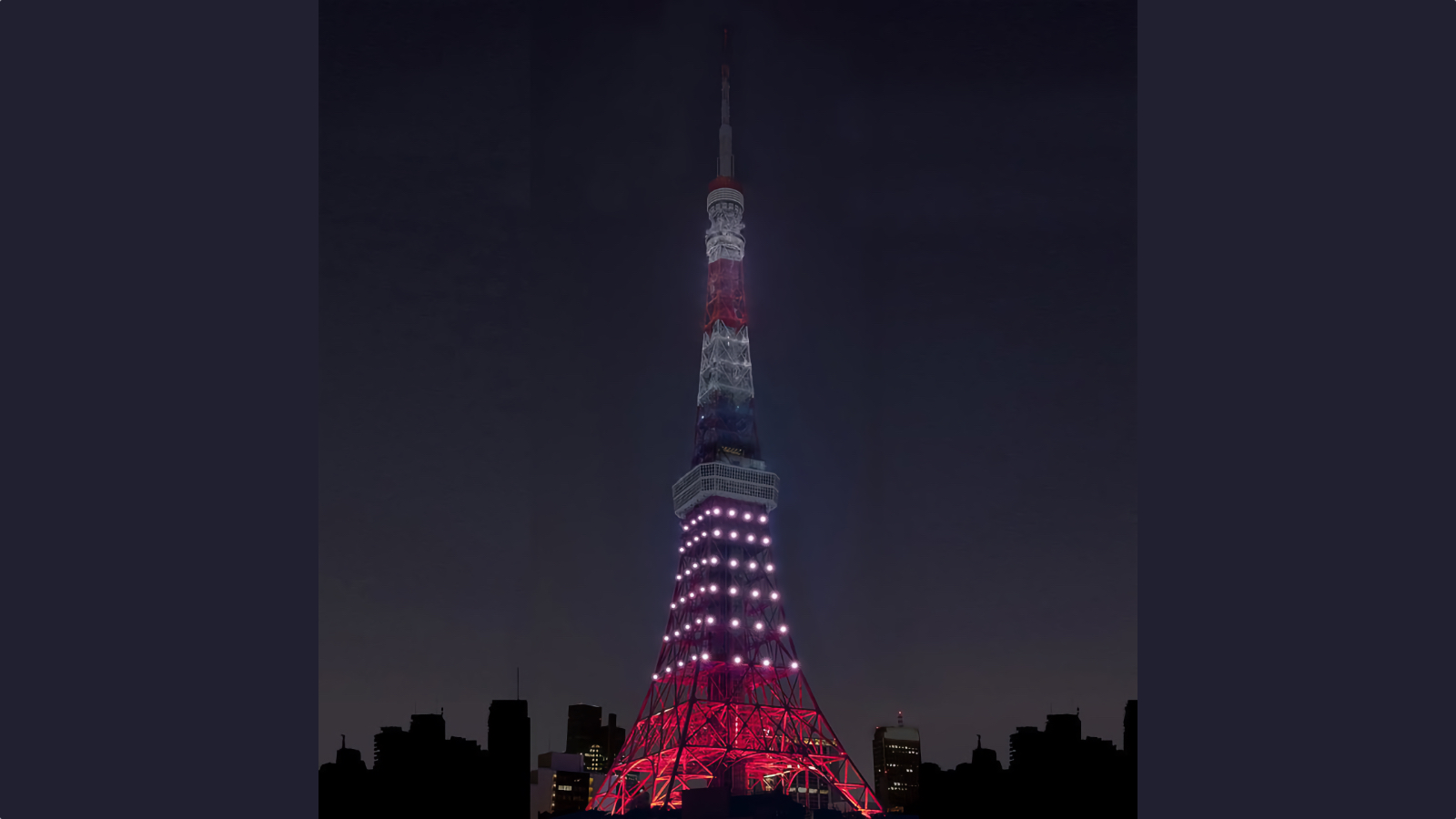 Minimalbeleuchtung für den Tokyo Tower am 22. März 2022.