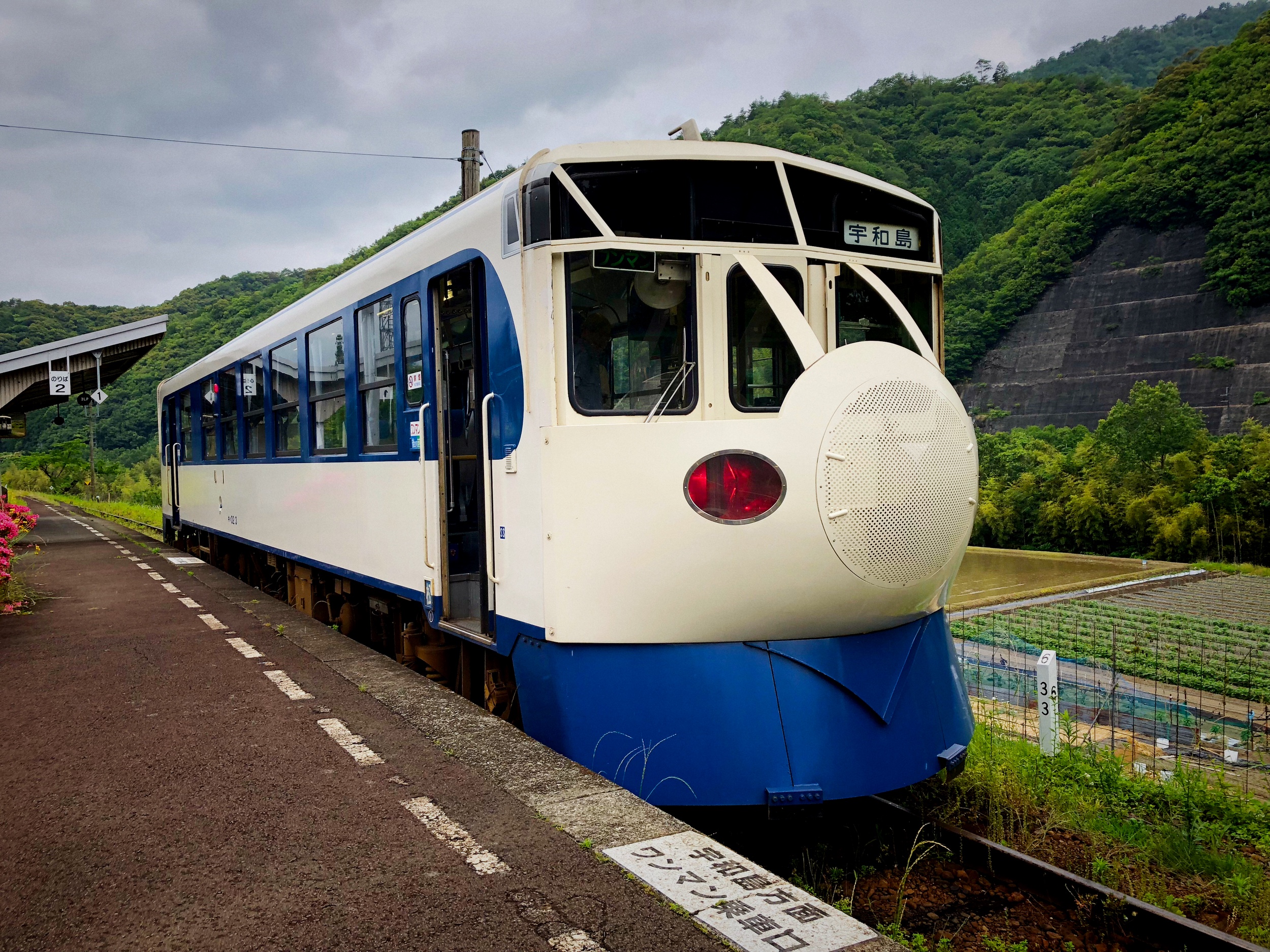 Der Mini-Shink­an­sen von Shi­ko­ku.