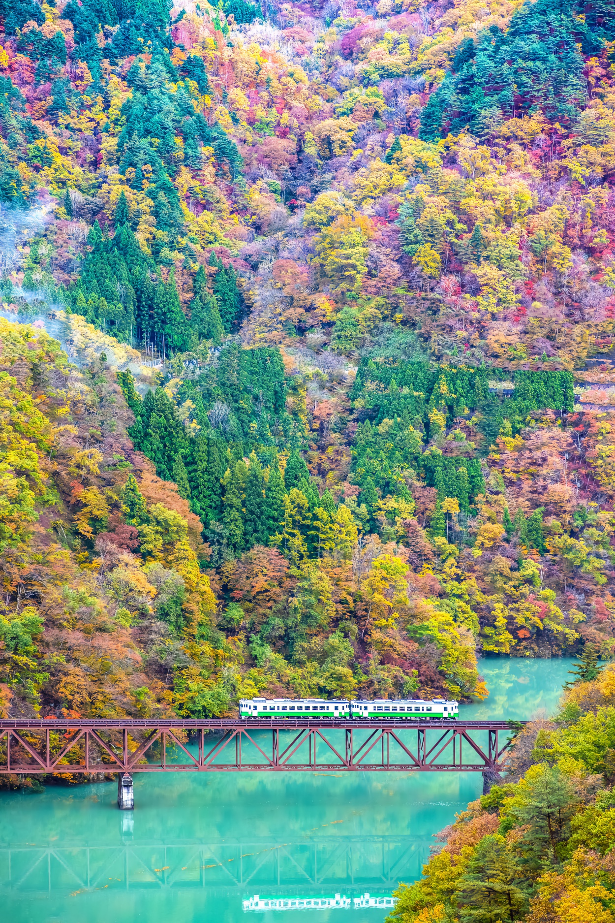 Die Tadami-Linie im Herbst