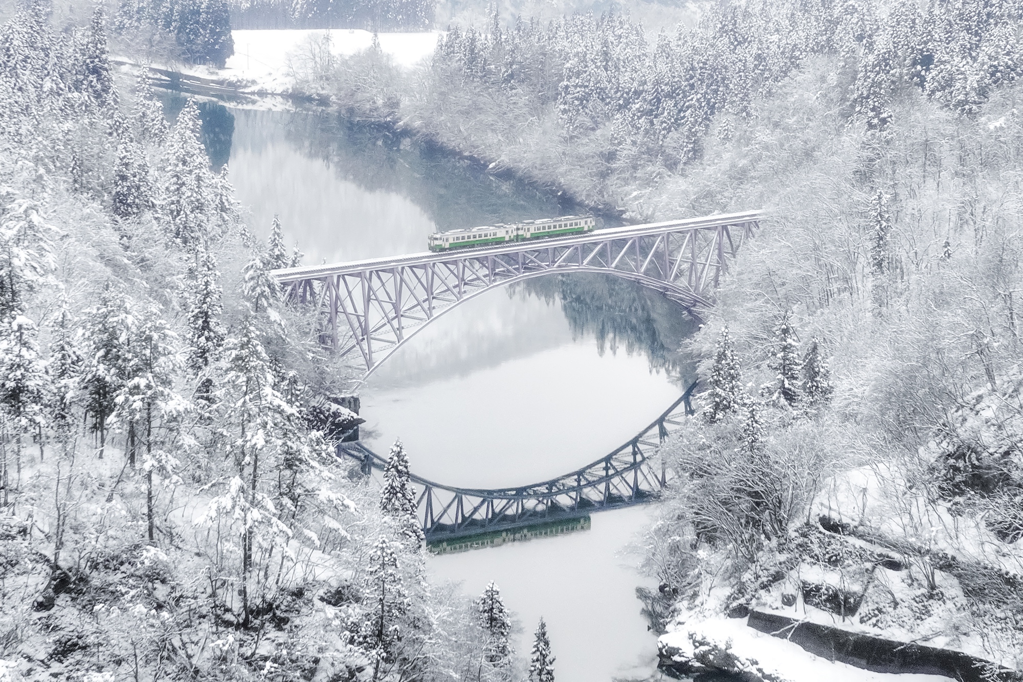 Wunderschön: Die Tadamigawa-Brücke 1 im Winter.