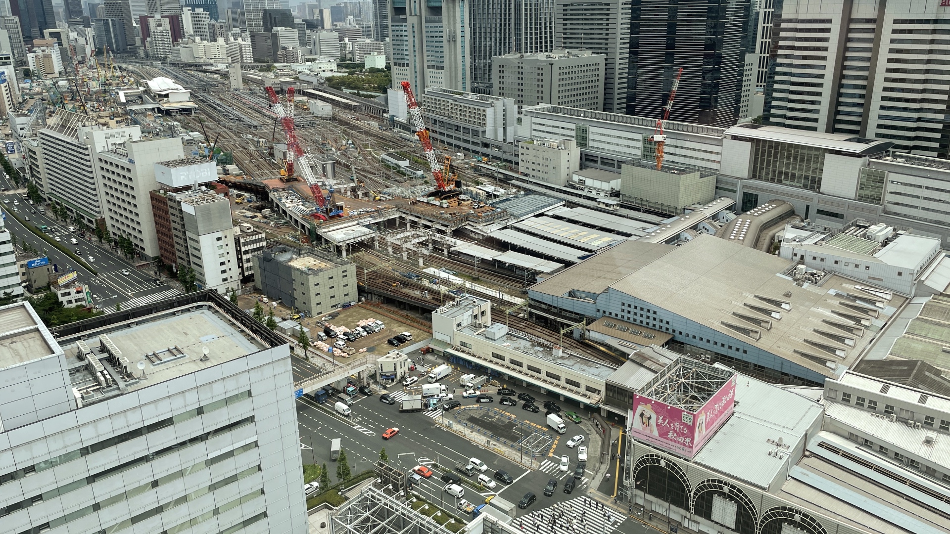 Der Bahnhof Shinagawa ist gleich nebenan.