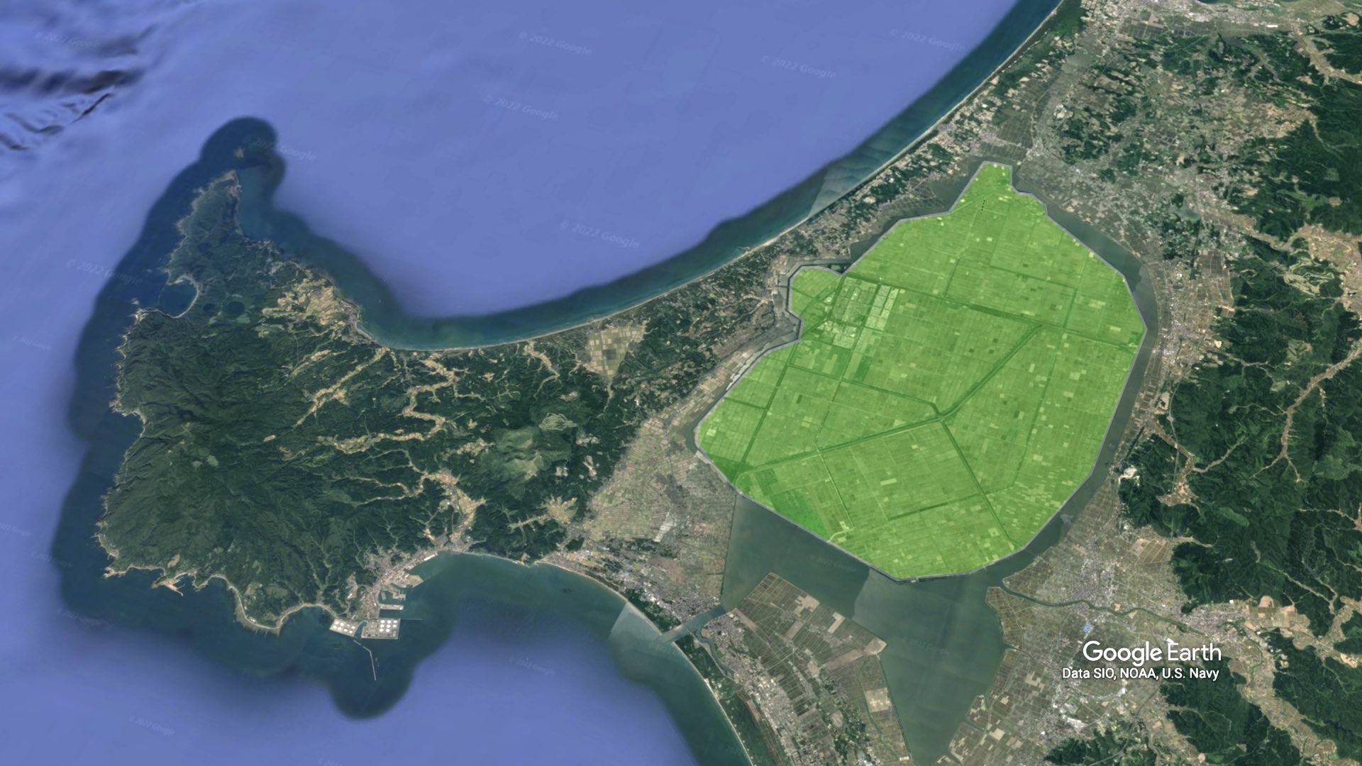 Die grüne Fläche ist die aufgeschüttete Landfläche.